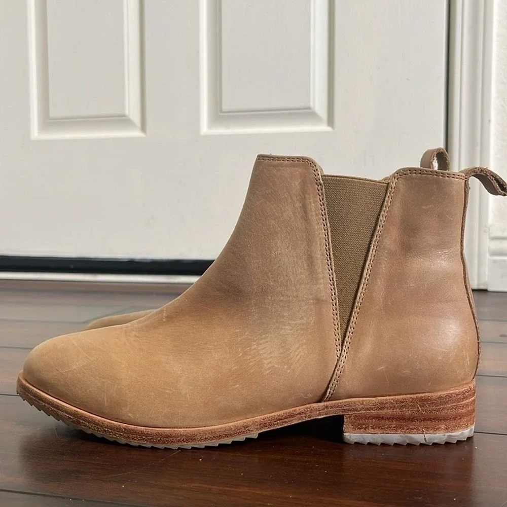 Nisolo Women's Eva Everyday Chelsea Boot in Almond size‎ 8